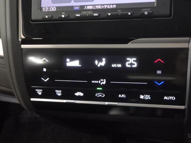 フィットハイブリッド Fパッケージ 禁煙車 あんしんP 純ナビ リアカメラ SD CD/DVD LED ETC ECON VSA 左側面修理しており修復歴車 雹害車 盗難警報装置 ワンオ-ナ-車 記録簿有り AUTOエアコン リヤカメラ(9枚目)