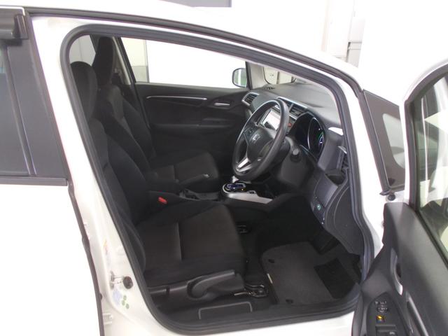 フィットハイブリッド Fパッケージ 禁煙車 あんしんP 純ナビ リアカメラ SD CD/DVD LED ETC ECON VSA 左側面修理しており修復歴車 雹害車 盗難警報装置 ワンオ-ナ-車 記録簿有り AUTOエアコン リヤカメラ(10枚目)