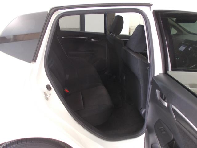 フィットハイブリッド Fパッケージ 禁煙車 あんしんP 純ナビ リアカメラ SD CD/DVD LED ETC ECON VSA 左側面修理しており修復歴車 雹害車 盗難警報装置 ワンオ-ナ-車 記録簿有り AUTOエアコン リヤカメラ(11枚目)