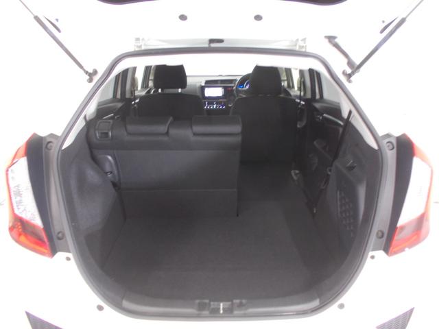 フィットハイブリッド Fパッケージ 禁煙車 あんしんP 純ナビ リアカメラ SD CD/DVD LED ETC ECON VSA 左側面修理しており修復歴車 雹害車 盗難警報装置 ワンオ-ナ-車 記録簿有り AUTOエアコン リヤカメラ(14枚目)