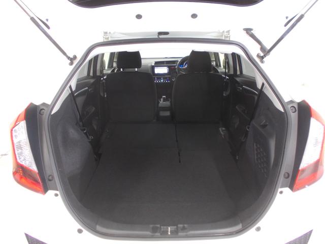 フィットハイブリッド Fパッケージ 禁煙車 あんしんP 純ナビ リアカメラ SD CD/DVD LED ETC ECON VSA 左側面修理しており修復歴車 雹害車 盗難警報装置 ワンオ-ナ-車 記録簿有り AUTOエアコン リヤカメラ(15枚目)