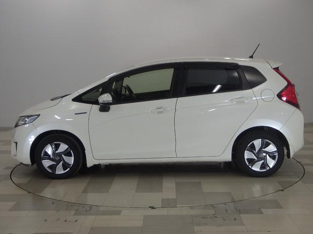 フィットハイブリッド Fパッケージ 禁煙車 あんしんP 純ナビ リアカメラ SD CD/DVD LED ETC ECON VSA 左側面修理しており修復歴車 雹害車 盗難警報装置 ワンオ-ナ-車 記録簿有り AUTOエアコン リヤカメラ(20枚目)