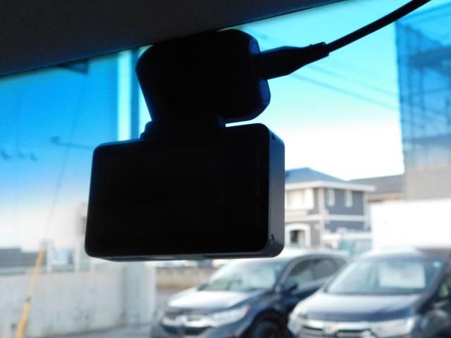 N-BOX G・Lパッケージ 2トーンカラースタイル 禁煙車 メモリーナビ リアカメラ HIDヘッドライト ETC VSA 左側パワースライドドア スマートキー オートリトラミラー 専用14インチホワイトアルミ スペアーキー(4枚目)