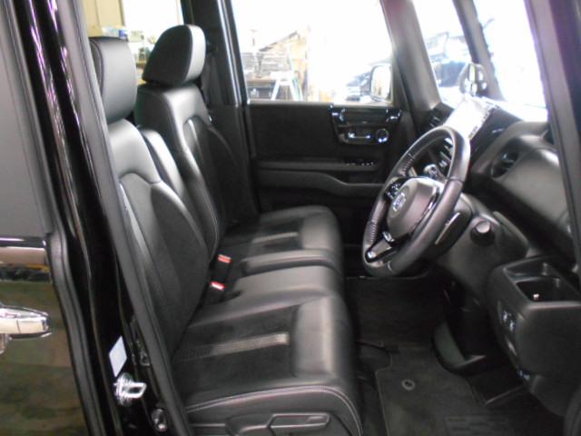 Ｎ－ＢＯＸカスタム Ｌターボ　禁煙車ホンダセンシングＬＥＤヘッドライトＥＴＣパドルシフトシートヒーター両側電動スライドドアフルセグミュージックラックブルートゥースオーディオスマートキーリアカメラコンビシート　黒革シート　１オーナー（20枚目）