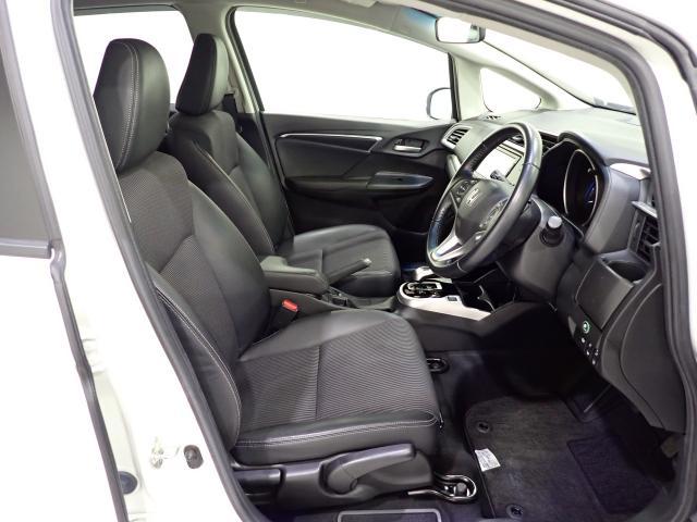 フィットハイブリッド Lホンダセンシング Rカメ 禁煙 LED サイドSRS 横滑り防止 フルセグテレビ 記録簿 ナビTV パワーステアリング 盗難防止装置 オートクルーズ ETC車載器 DVD再生 ABS スマートキー 軽減ブレーキ USB(7枚目)