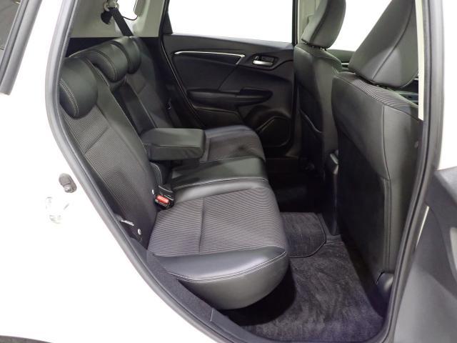 フィットハイブリッド Lホンダセンシング Rカメ 禁煙 LED サイドSRS 横滑り防止 フルセグテレビ 記録簿 ナビTV パワーステアリング 盗難防止装置 オートクルーズ ETC車載器 DVD再生 ABS スマートキー 軽減ブレーキ USB(8枚目)