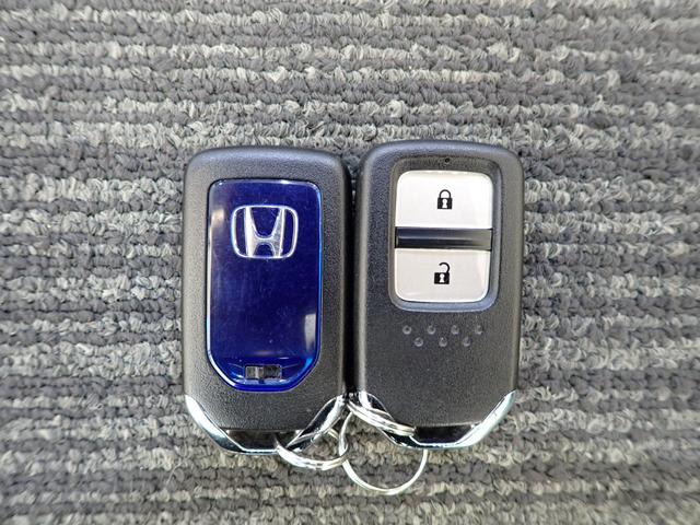 フィットハイブリッド Lホンダセンシング Rカメ 禁煙 LED サイドSRS 横滑り防止 フルセグテレビ 記録簿 ナビTV パワーステアリング 盗難防止装置 オートクルーズ ETC車載器 DVD再生 ABS スマートキー 軽減ブレーキ USB(50枚目)