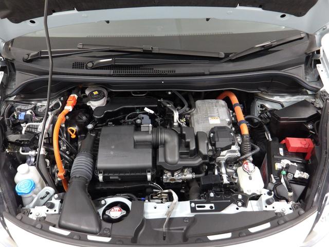 フィット ｅ：ＨＥＶホーム　禁煙　ワンオーナー　コネクトナビ　フルセグ　リアカメラ　Ｂｌｕｅｔｏｏｔｈ　ＵＳＢ　ＥＴＣ２．０　ＨｏｎｄａＳＥＮＳＩＮＧ　サイドエアバック　シートヒーター　スマートキー　前後誤発進抑制機能　クリソナ（3枚目）