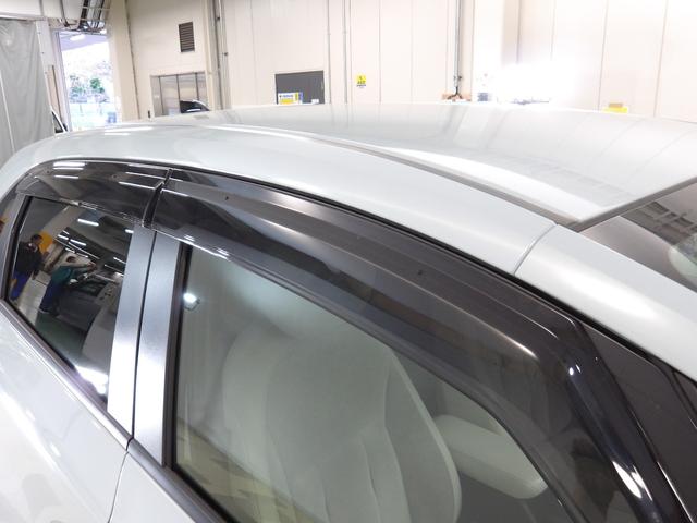 フィット ｅ：ＨＥＶホーム　禁煙　ワンオーナー　コネクトナビ　フルセグ　リアカメラ　Ｂｌｕｅｔｏｏｔｈ　ＵＳＢ　ＥＴＣ２．０　ＨｏｎｄａＳＥＮＳＩＮＧ　サイドエアバック　シートヒーター　スマートキー　前後誤発進抑制機能　クリソナ（6枚目）