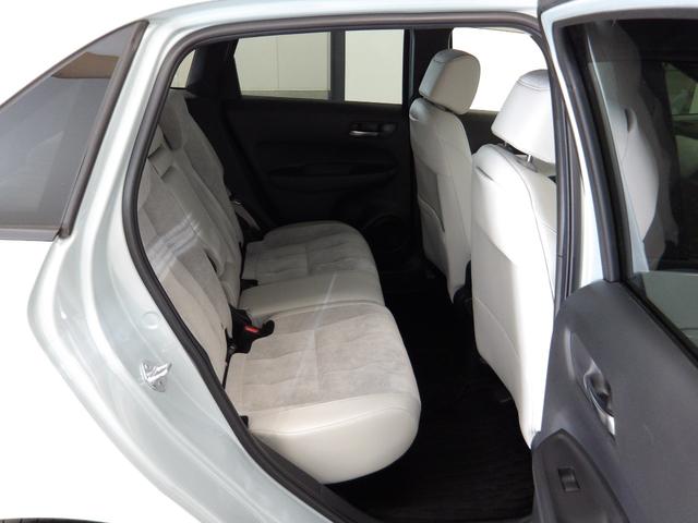 フィット ｅ：ＨＥＶホーム　禁煙　ワンオーナー　コネクトナビ　フルセグ　リアカメラ　Ｂｌｕｅｔｏｏｔｈ　ＵＳＢ　ＥＴＣ２．０　ＨｏｎｄａＳＥＮＳＩＮＧ　サイドエアバック　シートヒーター　スマートキー　前後誤発進抑制機能　クリソナ（7枚目）