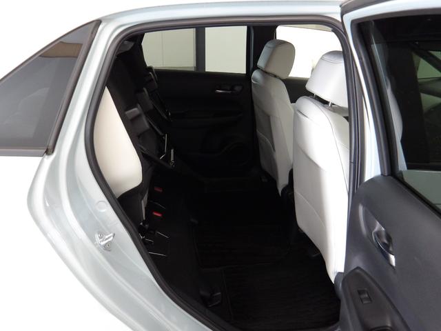 フィット ｅ：ＨＥＶホーム　禁煙　ワンオーナー　コネクトナビ　フルセグ　リアカメラ　Ｂｌｕｅｔｏｏｔｈ　ＵＳＢ　ＥＴＣ２．０　ＨｏｎｄａＳＥＮＳＩＮＧ　サイドエアバック　シートヒーター　スマートキー　前後誤発進抑制機能　クリソナ（8枚目）