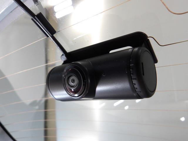 フィット ｅ：ＨＥＶホーム　禁煙　ワンオーナー　コネクトナビ　フルセグ　リアカメラ　Ｂｌｕｅｔｏｏｔｈ　ＵＳＢ　ＥＴＣ２．０　ＨｏｎｄａＳＥＮＳＩＮＧ　サイドエアバック　シートヒーター　スマートキー　前後誤発進抑制機能　クリソナ（12枚目）