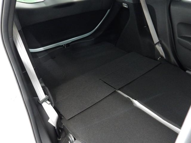 フィット ｅ：ＨＥＶホーム　禁煙　ワンオーナー　コネクトナビ　フルセグ　リアカメラ　Ｂｌｕｅｔｏｏｔｈ　ＵＳＢ　ＥＴＣ２．０　ＨｏｎｄａＳＥＮＳＩＮＧ　サイドエアバック　シートヒーター　スマートキー　前後誤発進抑制機能　クリソナ（13枚目）