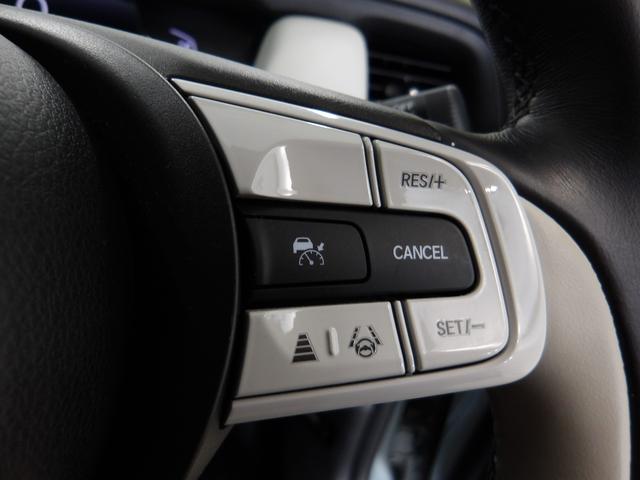 フィット ｅ：ＨＥＶホーム　禁煙　ワンオーナー　コネクトナビ　フルセグ　リアカメラ　Ｂｌｕｅｔｏｏｔｈ　ＵＳＢ　ＥＴＣ２．０　ＨｏｎｄａＳＥＮＳＩＮＧ　サイドエアバック　シートヒーター　スマートキー　前後誤発進抑制機能　クリソナ（17枚目）