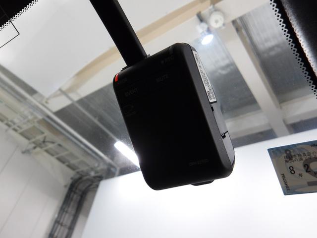 フィット ｅ：ＨＥＶホーム　禁煙　ワンオーナー　コネクトナビ　フルセグ　リアカメラ　Ｂｌｕｅｔｏｏｔｈ　ＵＳＢ　ＥＴＣ２．０　ＨｏｎｄａＳＥＮＳＩＮＧ　サイドエアバック　シートヒーター　スマートキー　前後誤発進抑制機能　クリソナ（29枚目）