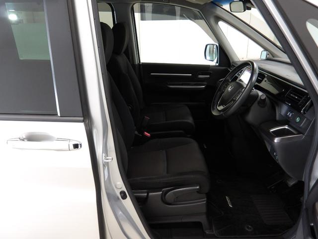 すわり心地の良い運転席・助手席です。長時間のドライブの疲れ軽減に貢献します。どうぞ快適なドライブを♪