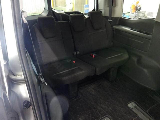 ３列目も必要十分な空間を確保しています☆ご家族・仲間同士でロングドライブも楽しめますね♪
