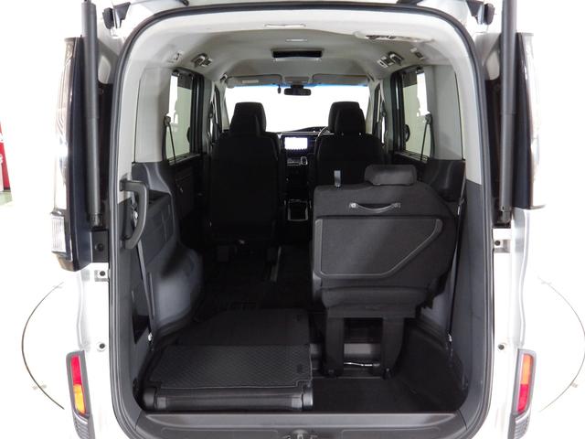 荷物によって片側のみシートを倒して使うことも出来ます！