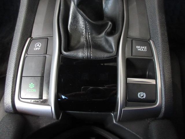 シビック ハッチバックホンダセンシング　禁煙車　６速マニアル　センシング６ＳＲＳ　リアカメラ　純ナビ　フルセグ　Ｂｌｕｅｔｏｏｔｈ　ミュージックラック　シートヒーター　ＬＥＤ　フォグ　ＥＴＣ　ヒーテッドミラー　革巻きステアリング　Ａストップ（10枚目）