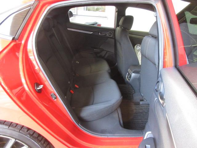 シビック ハッチバックホンダセンシング　禁煙車　６速マニアル　センシング６ＳＲＳ　リアカメラ　純ナビ　フルセグ　Ｂｌｕｅｔｏｏｔｈ　ミュージックラック　シートヒーター　ＬＥＤ　フォグ　ＥＴＣ　ヒーテッドミラー　革巻きステアリング　Ａストップ（21枚目）