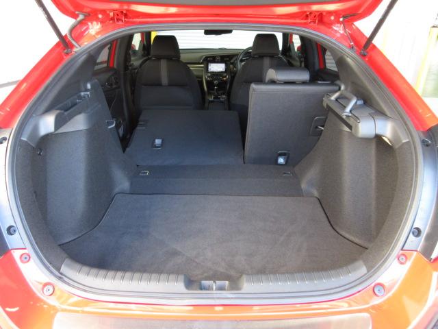 シビック ハッチバックホンダセンシング　禁煙車　６速マニアル　センシング６ＳＲＳ　リアカメラ　純ナビ　フルセグ　Ｂｌｕｅｔｏｏｔｈ　ミュージックラック　シートヒーター　ＬＥＤ　フォグ　ＥＴＣ　ヒーテッドミラー　革巻きステアリング　Ａストップ（23枚目）