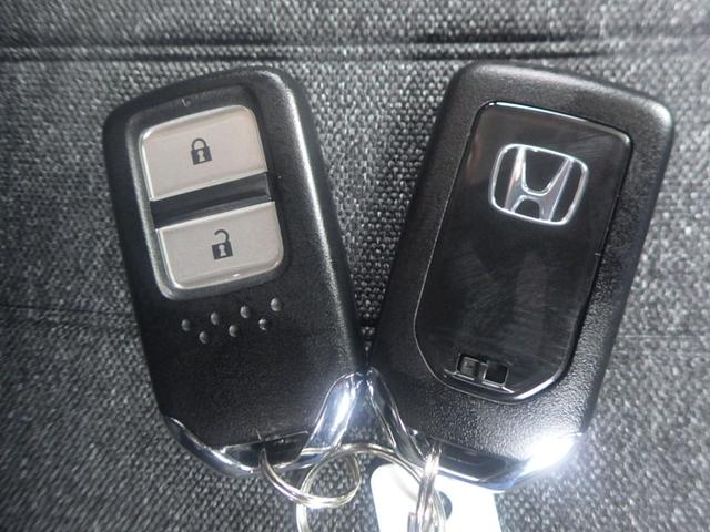 フィット ｅ：ＨＥＶホーム　禁煙車　希少ＡＷＤ　センシング６ＳＲＳ　純８インチコネクトナビ　リアカメラ　フルセグ　Ｂｌｕｅｔｏｏｔｈ　ＵＳＢ　ＳＤ　ＤＶＤ　コンフォートビュー　前後Ｐセンサー　社外ドラレコ　ＬＥＤ　ＥＴＣ　ＶＳＡ（12枚目）