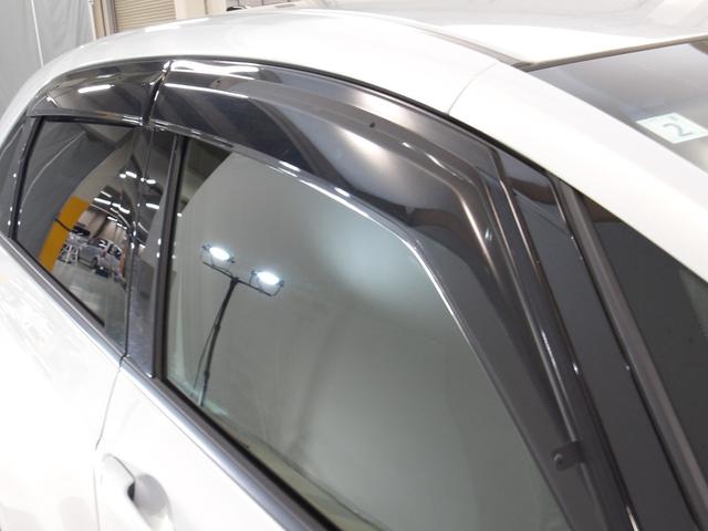 フィット ｅ：ＨＥＶホーム　禁煙車　希少ＡＷＤ　センシング６ＳＲＳ　純８インチコネクトナビ　リアカメラ　フルセグ　Ｂｌｕｅｔｏｏｔｈ　ＵＳＢ　ＳＤ　ＤＶＤ　コンフォートビュー　前後Ｐセンサー　社外ドラレコ　ＬＥＤ　ＥＴＣ　ＶＳＡ（13枚目）