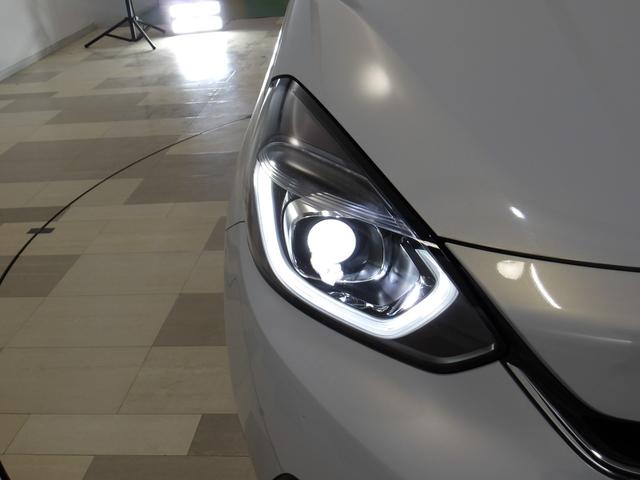 フィット ｅ：ＨＥＶホーム　禁煙車　希少ＡＷＤ　センシング６ＳＲＳ　純８インチコネクトナビ　リアカメラ　フルセグ　Ｂｌｕｅｔｏｏｔｈ　ＵＳＢ　ＳＤ　ＤＶＤ　コンフォートビュー　前後Ｐセンサー　社外ドラレコ　ＬＥＤ　ＥＴＣ　ＶＳＡ（15枚目）