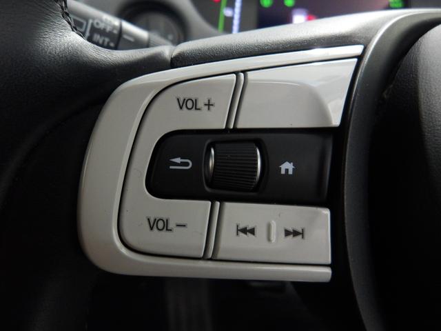 フィット ｅ：ＨＥＶホーム　禁煙車　希少ＡＷＤ　センシング６ＳＲＳ　純８インチコネクトナビ　リアカメラ　フルセグ　Ｂｌｕｅｔｏｏｔｈ　ＵＳＢ　ＳＤ　ＤＶＤ　コンフォートビュー　前後Ｐセンサー　社外ドラレコ　ＬＥＤ　ＥＴＣ　ＶＳＡ（17枚目）