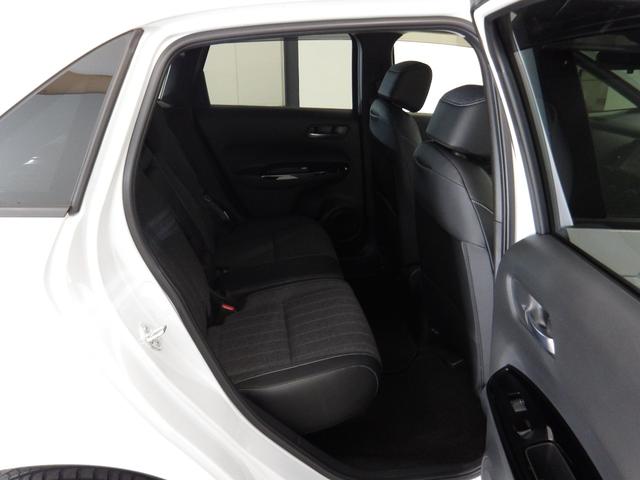 フィット ｅ：ＨＥＶホーム　禁煙車　希少ＡＷＤ　センシング６ＳＲＳ　純８インチコネクトナビ　リアカメラ　フルセグ　Ｂｌｕｅｔｏｏｔｈ　ＵＳＢ　ＳＤ　ＤＶＤ　コンフォートビュー　前後Ｐセンサー　社外ドラレコ　ＬＥＤ　ＥＴＣ　ＶＳＡ（20枚目）