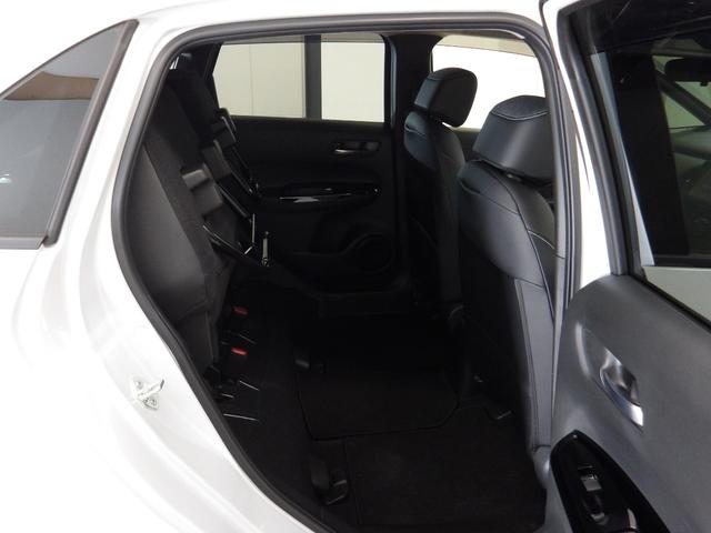 フィット ｅ：ＨＥＶホーム　禁煙車　希少ＡＷＤ　センシング６ＳＲＳ　純８インチコネクトナビ　リアカメラ　フルセグ　Ｂｌｕｅｔｏｏｔｈ　ＵＳＢ　ＳＤ　ＤＶＤ　コンフォートビュー　前後Ｐセンサー　社外ドラレコ　ＬＥＤ　ＥＴＣ　ＶＳＡ（21枚目）