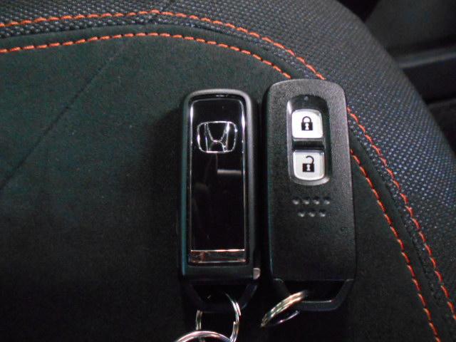 N-ONE RS 元試乗車 禁煙 センシング6SRS 純9インチナビ リアカメラ フルセグ Bluetooth USB HDMI DVD シートヒータ パドル LED ETC 前後Pセンサー 15インチアルミ ターボ(17枚目)