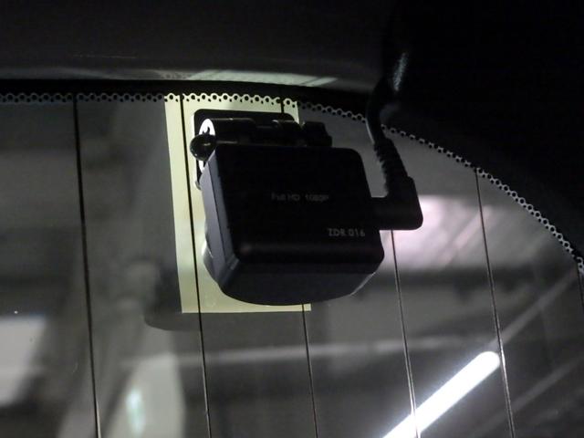 ステップワゴンスパーダ ｅ：ＨＥＶスパーダＧ・ＥＸホンダセンシング　禁煙　センシング６ＳＲＳ　９インチナビ　リアカメラ　天吊りモニター　フルセグ　Ｂｌｕｅｔｏｏｔｈ　ミュージックラック　ＵＳＢ　両パワスラ　シートヒータ　ヒーテッドミラー　革巻きハンドル　ＬＥＤ　ＥＴＣ（6枚目）