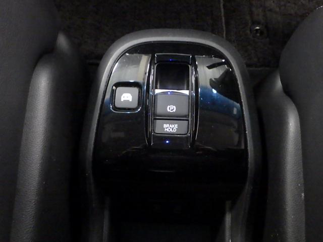 ステップワゴンスパーダ ｅ：ＨＥＶスパーダＧ・ＥＸホンダセンシング　禁煙　センシング６ＳＲＳ　９インチナビ　リアカメラ　天吊りモニター　フルセグ　Ｂｌｕｅｔｏｏｔｈ　ミュージックラック　ＵＳＢ　両パワスラ　シートヒータ　ヒーテッドミラー　革巻きハンドル　ＬＥＤ　ＥＴＣ（18枚目）