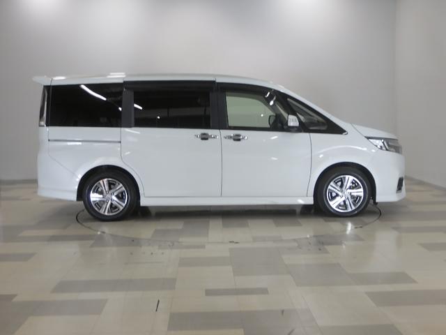 ステップワゴンスパーダ ｅ：ＨＥＶスパーダＧ・ＥＸホンダセンシング　禁煙　センシング６ＳＲＳ　９インチナビ　リアカメラ　天吊りモニター　フルセグ　Ｂｌｕｅｔｏｏｔｈ　ミュージックラック　ＵＳＢ　両パワスラ　シートヒータ　ヒーテッドミラー　革巻きハンドル　ＬＥＤ　ＥＴＣ（32枚目）