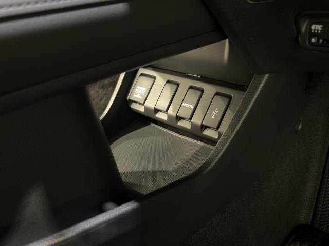 ヴェゼル Ｘ・ホンダセンシング　Ｒカメラ　Ｗエアバッグ　盗難防止　禁煙　アクティブクルーズコントロール　オートエアコン　ＬＥＤランプ　衝突軽減ブレ－キ　パワステ　整備記録簿　Ｄレコ　カーテンエアバック　ＴＶナビ（6枚目）
