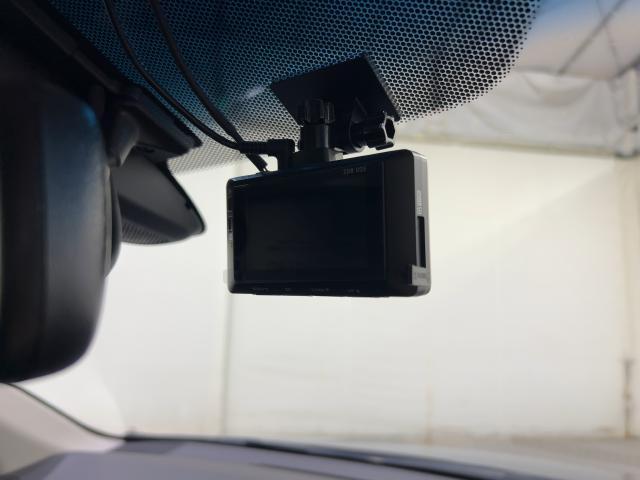 ヴェゼル Ｘ・ホンダセンシング　Ｒカメラ　Ｗエアバッグ　盗難防止　禁煙　アクティブクルーズコントロール　オートエアコン　ＬＥＤランプ　衝突軽減ブレ－キ　パワステ　整備記録簿　Ｄレコ　カーテンエアバック　ＴＶナビ（12枚目）