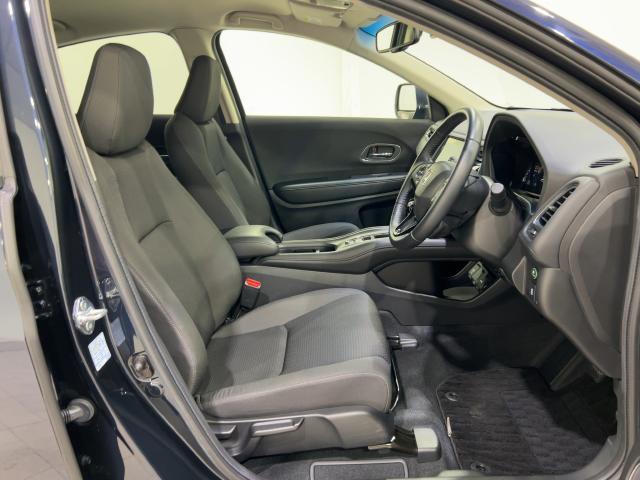 ヴェゼル Ｘ・ホンダセンシング　Ｒカメラ　Ｗエアバッグ　盗難防止　禁煙　アクティブクルーズコントロール　オートエアコン　ＬＥＤランプ　衝突軽減ブレ－キ　パワステ　整備記録簿　Ｄレコ　カーテンエアバック　ＴＶナビ（16枚目）