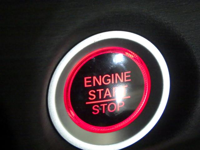 フリード Ｇブラックスタイル　禁煙車　そのまんま車　センシング　サイドＳＲＳなし　９インチナビ　リアカメラ　フルセグ　Ｂｌｕｅｔｏｏｔｈ　ミュージックラック　ＵＳＢ　ＨＤＭＩ　両パワスラ　シートヒータ　コンフォート　ＬＥＤ　ＥＴＣ（15枚目）