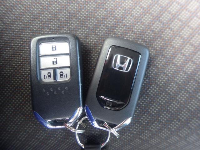 フリード Ｇブラックスタイル　禁煙車　そのまんま車　センシング　サイドＳＲＳなし　９インチナビ　リアカメラ　フルセグ　Ｂｌｕｅｔｏｏｔｈ　ミュージックラック　ＵＳＢ　ＨＤＭＩ　両パワスラ　シートヒータ　コンフォート　ＬＥＤ　ＥＴＣ（17枚目）