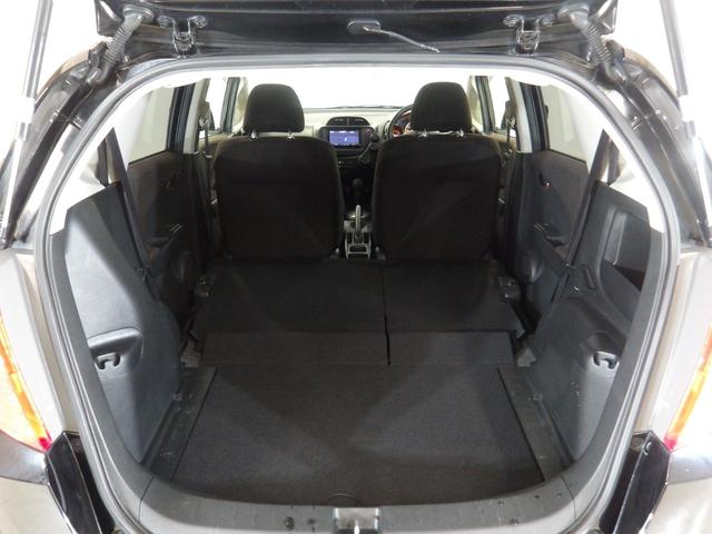 フィット Ｇ・１０ｔｈアニバーサリーＩＩ　禁煙車社外ナビ　フルセグＴＶ　ＣＤ　ＤＶＤ　ブルートゥースオーディオ　ＥＴＣ　スマートキー　ＵＳＢ　リアカメラ　ＴＶナビ　Ｗエアーバック　インテリキー　盗難防止システム　キーレス　パワーウィンドウ（18枚目）