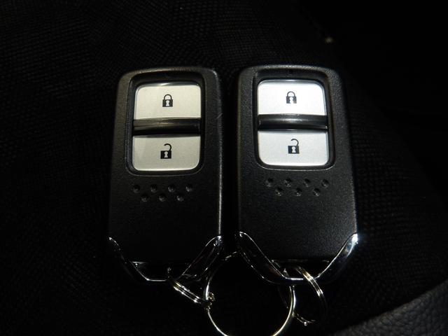 シャトル ハイブリッドＸホンダセンシング　禁煙車　ホンダセンシング　純正ナビ　スマートキー　ＬＥＤヘッドライト　パドルシフト　フォグランプ　リアカメラ　シートヒーター　ブルートゥースオーディオ　ＣＤ　ＤＶＤ　フルセグＴＶ　サイドエアバッグ（11枚目）