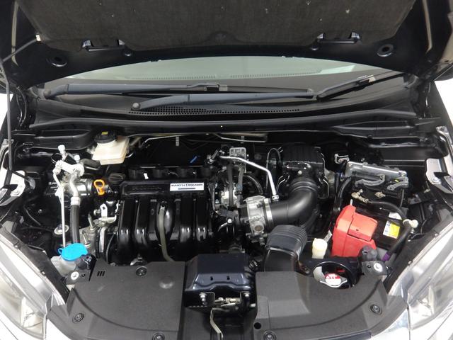 シャトル ハイブリッドＸホンダセンシング　禁煙車　ホンダセンシング　純正ナビ　スマートキー　ＬＥＤヘッドライト　パドルシフト　フォグランプ　リアカメラ　シートヒーター　ブルートゥースオーディオ　ＣＤ　ＤＶＤ　フルセグＴＶ　サイドエアバッグ（13枚目）