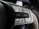 ｅ：ＨＥＶホーム　禁煙　ワンオーナー　コネクトナビ　フルセグ　リアカメラ　Ｂｌｕｅｔｏｏｔｈ　ＵＳＢ　ＥＴＣ２．０　ＨｏｎｄａＳＥＮＳＩＮＧ　サイドエアバック　シートヒーター　スマートキー　前後誤発進抑制機能　クリソナ（17枚目）