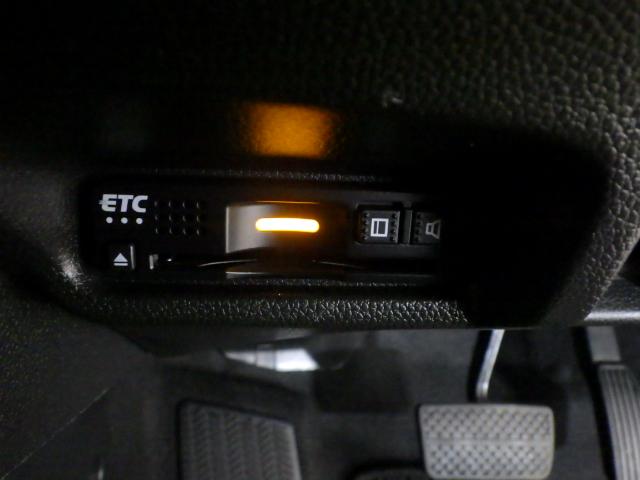 フィット １３Ｇ・Ｌホンダセンシング　禁煙車　ナビ　バックカメラ　Ｂｌｕｅｔｏｏｔｈ　フルセグＴＶ　ＵＳＢ　前後ドラレコ　コーナーポール　ドアバイザー　ＬＥＤライト　ＥＴＣ　サイドカーテンエアバッグ　衝突軽減ブレーキ　クルコン　ＤＶＤ（10枚目）