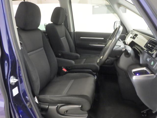 ステップワゴンスパーダ スパーダハイブリッドＧホンダセンシング　禁煙車　ワンオーナー　ディスプレイオーディオ（ラジオ　ＣＤ　ＴＶワンセグ　ＵＳＢ　ＨＤＭＩ）　リアカメラ　ＥＴＣ　ＬＥＤヘッドライト　オートエアコン　両側パワースライドドア　ドアバイザー　ＣＭＢＳ（14枚目）