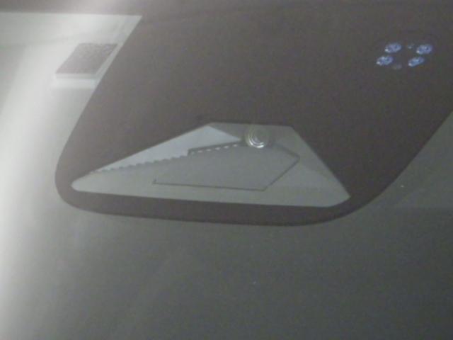 ヴェゼル ｅ：ＨＥＶＺ　禁煙車　８インチナビ　Ｂｌｕｅｔｏｏｔｈ　シートヒーター　前後ドラレコ　バックカメラ　パーキングセンサー　ＥＴＣ　ＬＥＤライト　フォグライト　サイドカーテンエアバッグ　電動テールゲート　ドアバイザー（6枚目）