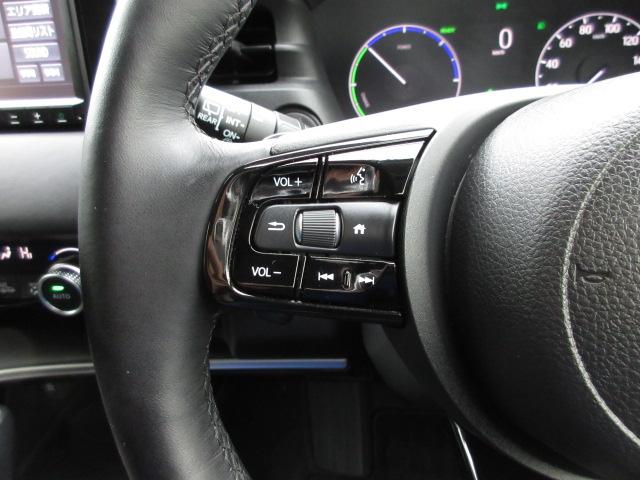 ヴェゼル ｅ：ＨＥＶＺ　禁煙車　８インチナビ　Ｂｌｕｅｔｏｏｔｈ　シートヒーター　前後ドラレコ　バックカメラ　パーキングセンサー　ＥＴＣ　ＬＥＤライト　フォグライト　サイドカーテンエアバッグ　電動テールゲート　ドアバイザー（9枚目）