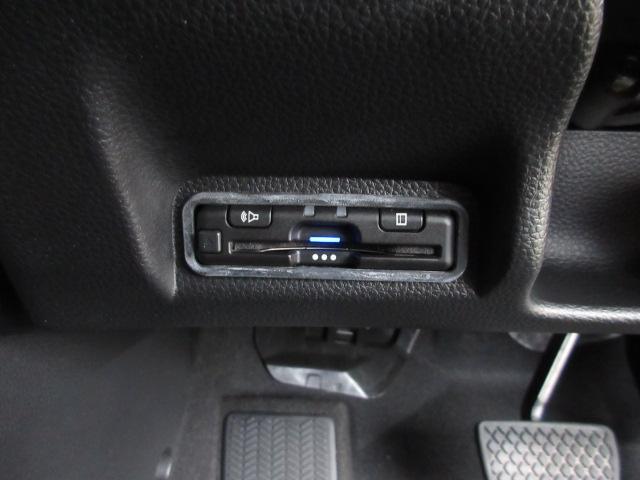 ヴェゼル ｅ：ＨＥＶＺ　禁煙車　８インチナビ　Ｂｌｕｅｔｏｏｔｈ　シートヒーター　前後ドラレコ　バックカメラ　パーキングセンサー　ＥＴＣ　ＬＥＤライト　フォグライト　サイドカーテンエアバッグ　電動テールゲート　ドアバイザー（11枚目）