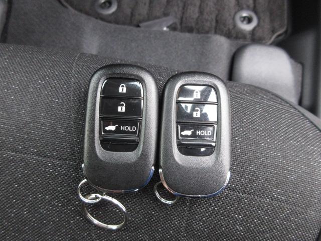 ヴェゼル ｅ：ＨＥＶＺ　禁煙車　８インチナビ　Ｂｌｕｅｔｏｏｔｈ　シートヒーター　前後ドラレコ　バックカメラ　パーキングセンサー　ＥＴＣ　ＬＥＤライト　フォグライト　サイドカーテンエアバッグ　電動テールゲート　ドアバイザー（12枚目）